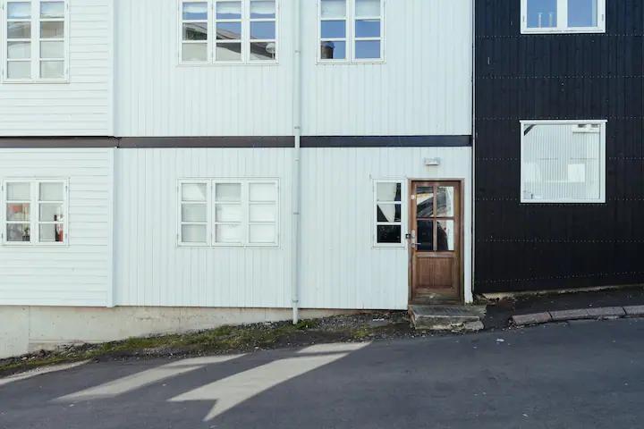 Møbelerað íbúð í miðbýnum til stutttíðarleigu