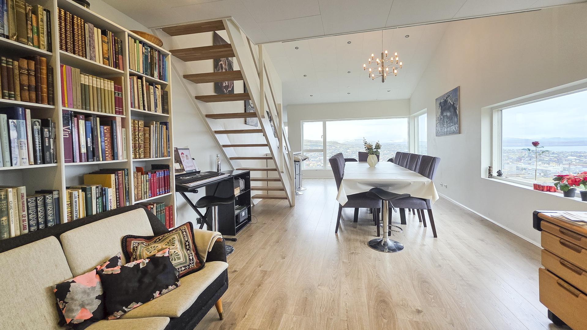 Penthouse íbúð Undir Kongavarða