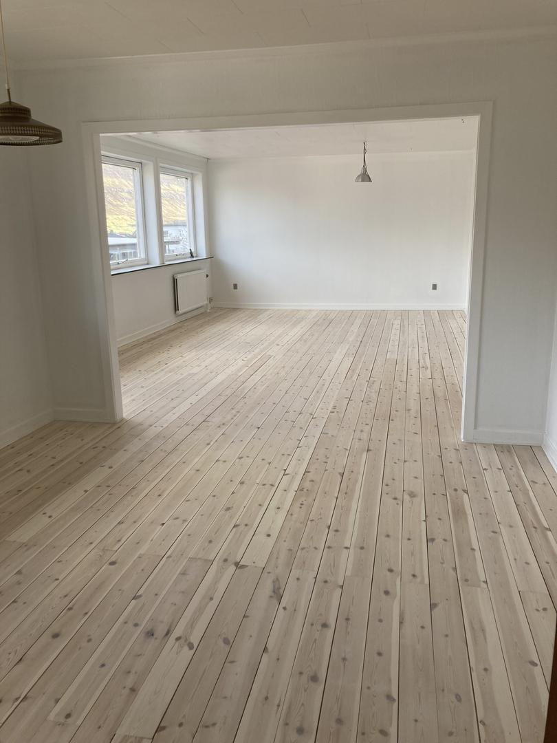 Rúmlig og nýístandsett íbúð við góðari staðseting