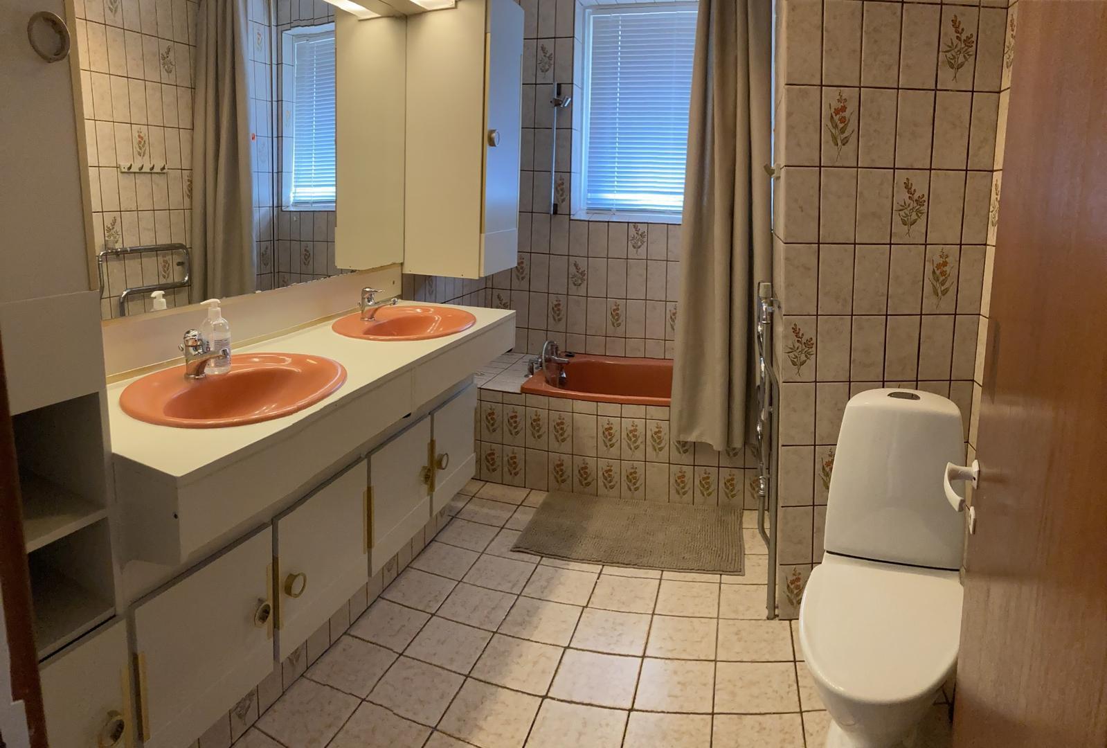 Rúmlig og nýístandsett íbúð við góðari staðseting