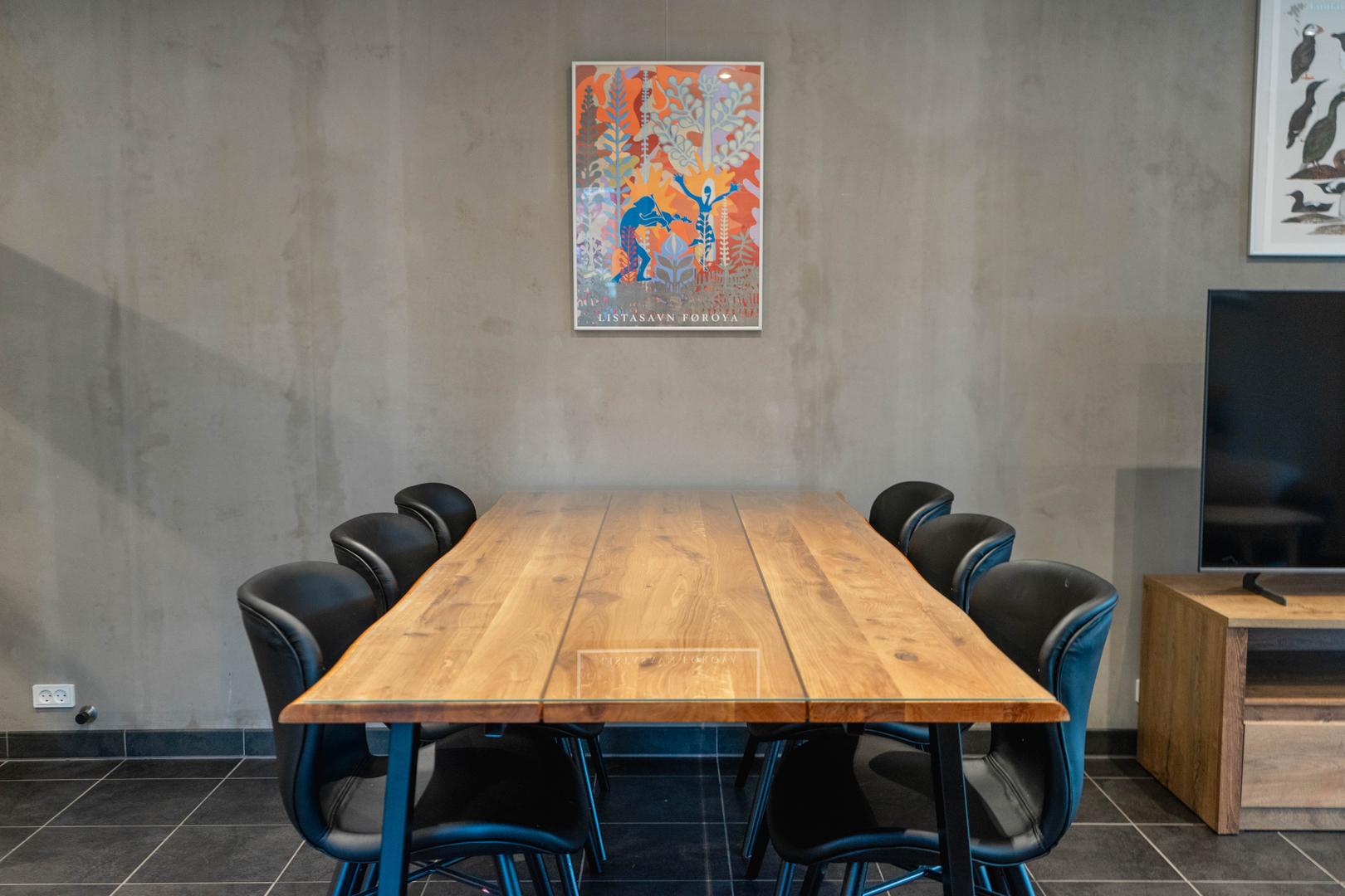 Rúmlig og nýmótans íbúð