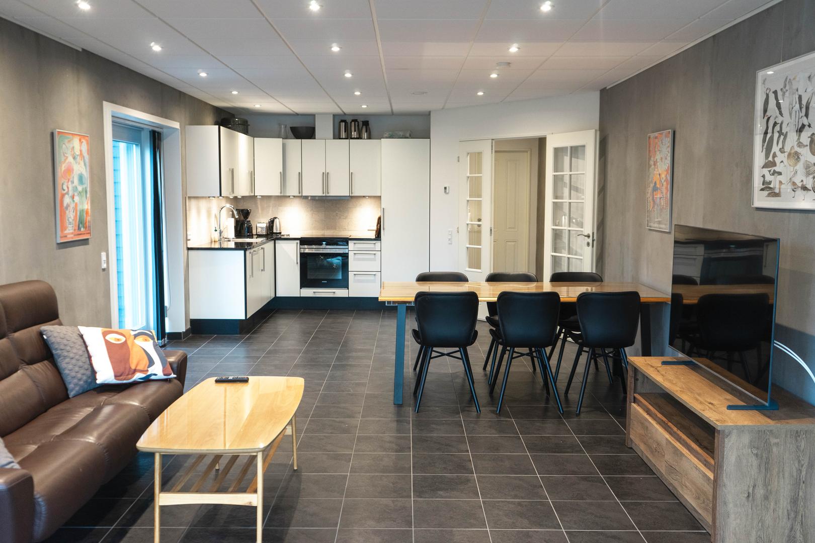 Rúmlig og nýmótans íbúð