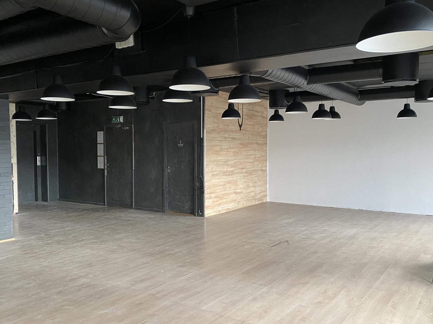 Vinnuligt høli til leigu mitt í Havn