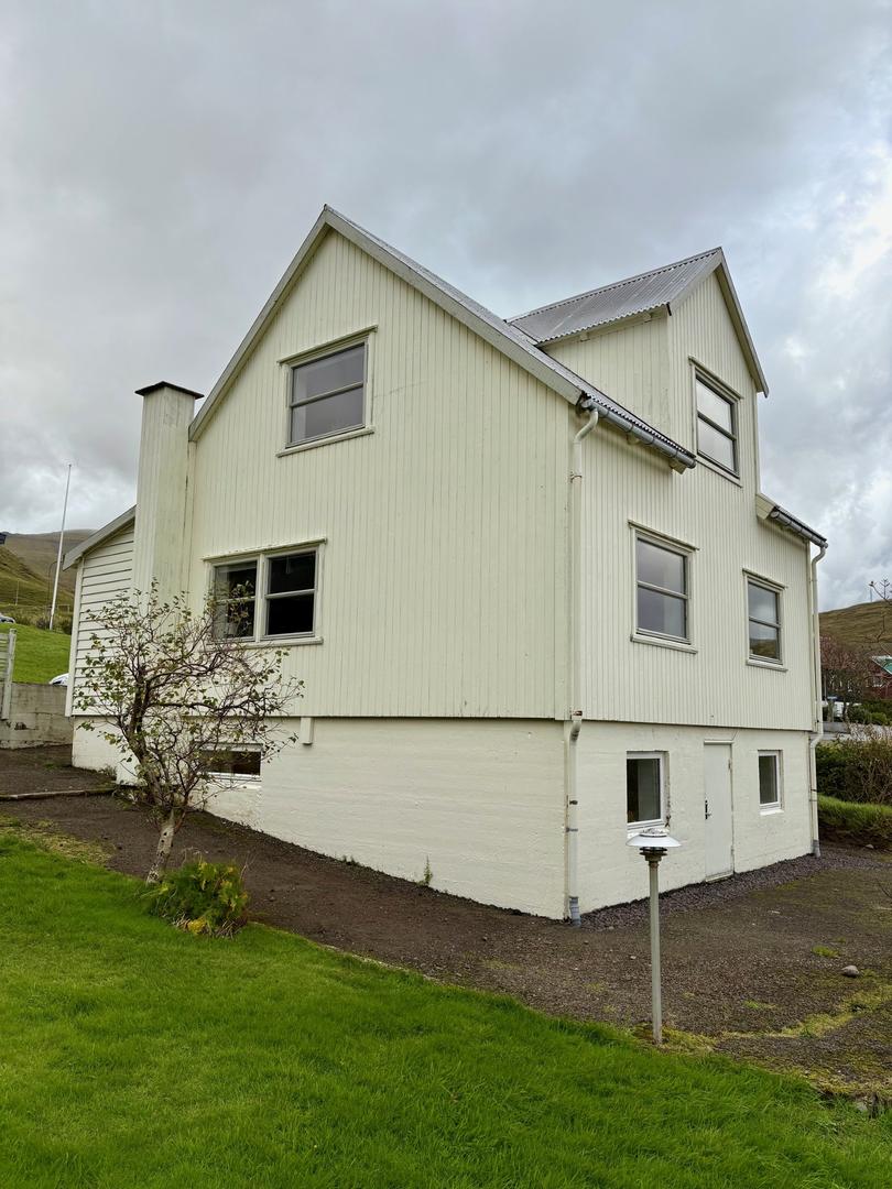 Ljós 58m2 íbúð til leigu í Hósvík