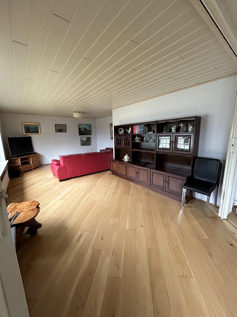 Rúmlig og ljós ovara hædd til leigu í Leirvík