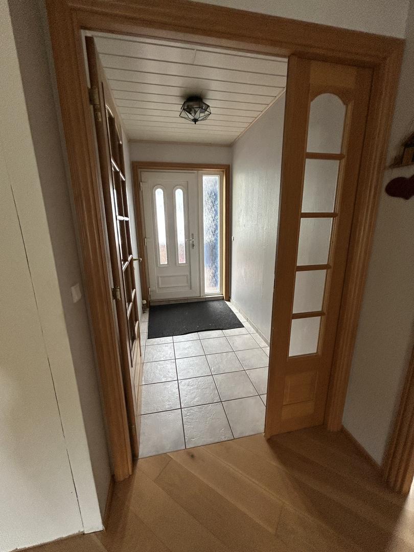Rúmlig og ljós ovara hædd til leigu í Leirvík