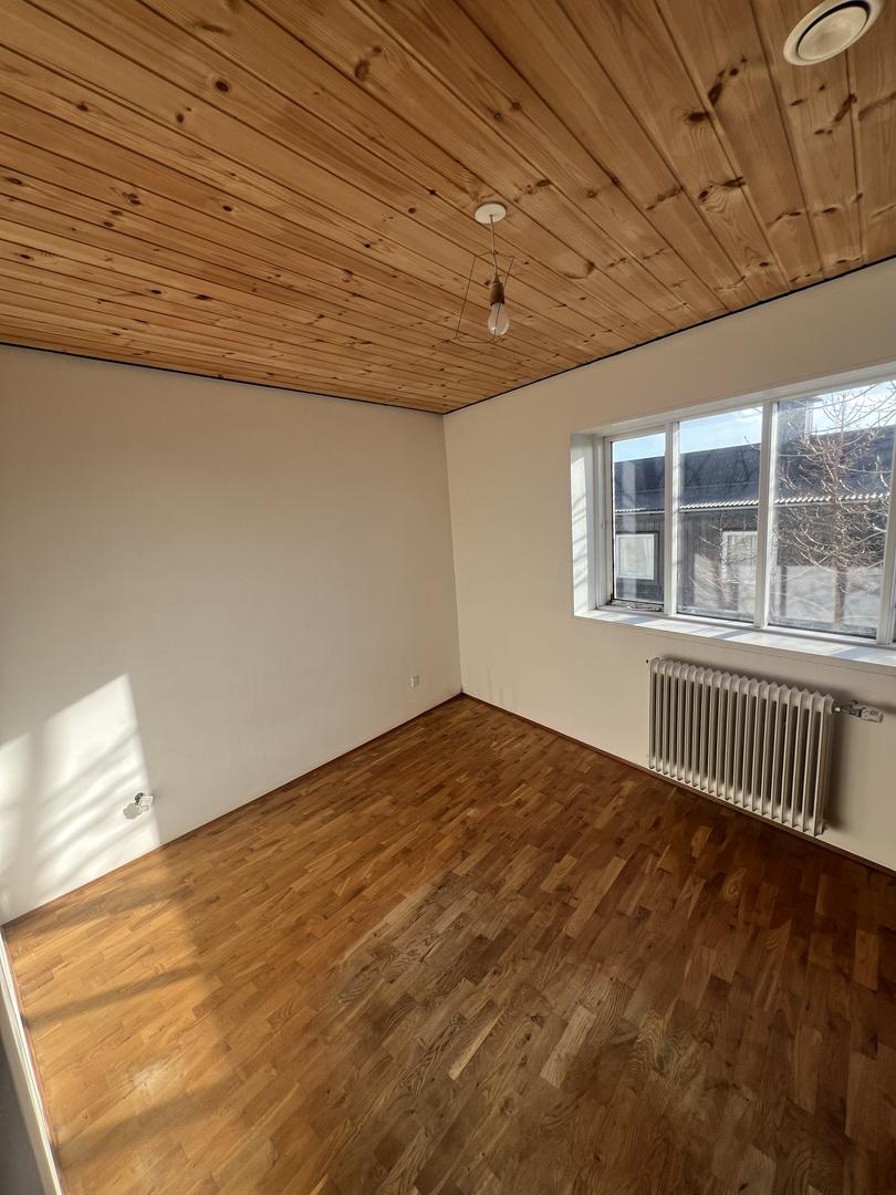 Íbúð beint við SMS til leigu