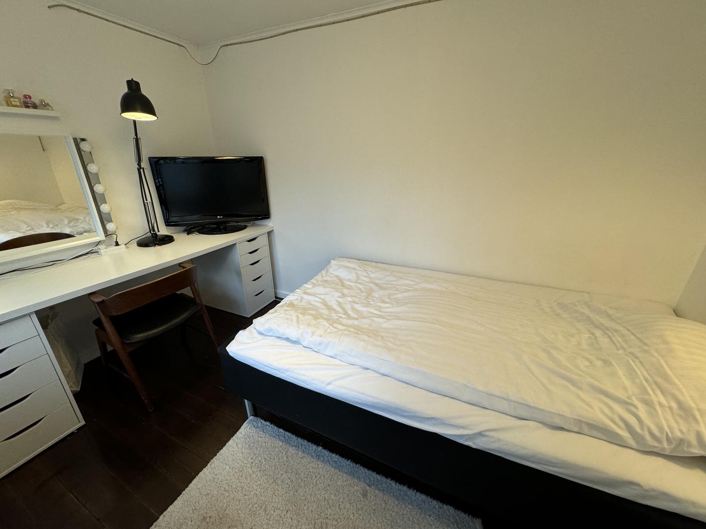 Kamar til leigu til lesandi