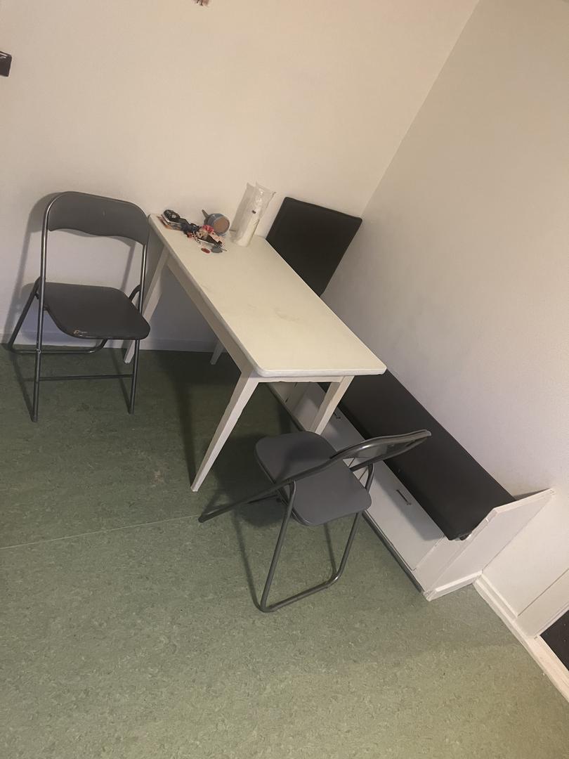 Hús á strondun ( beint við tunnulin )