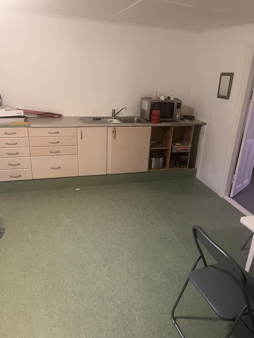 Hús á strondun ( beint við tunnulin )