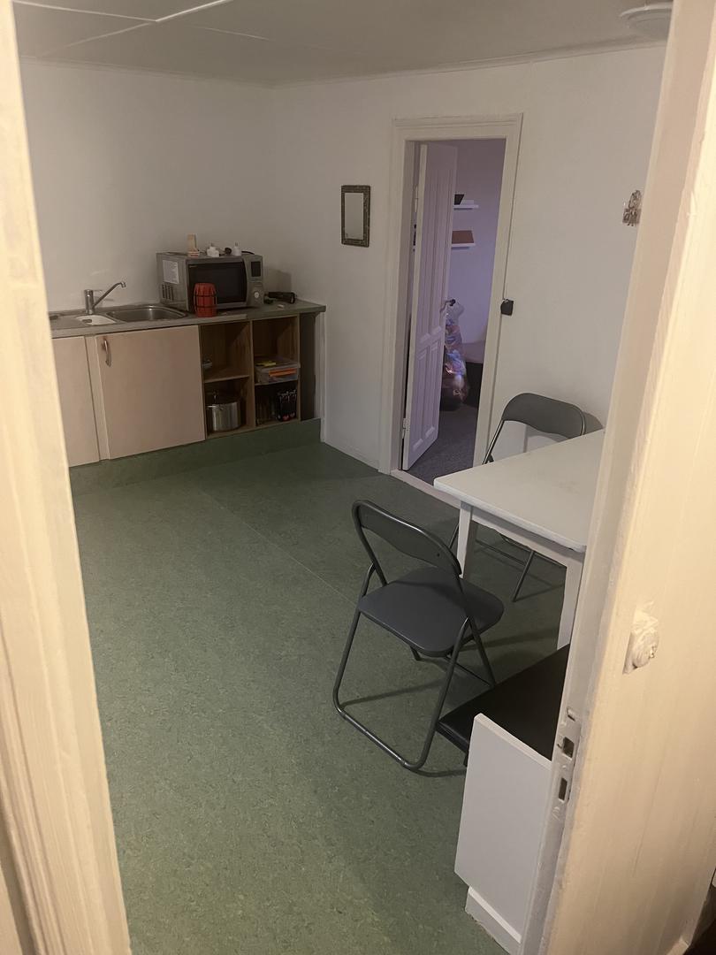 Hús á strondun ( beint við tunnulin )