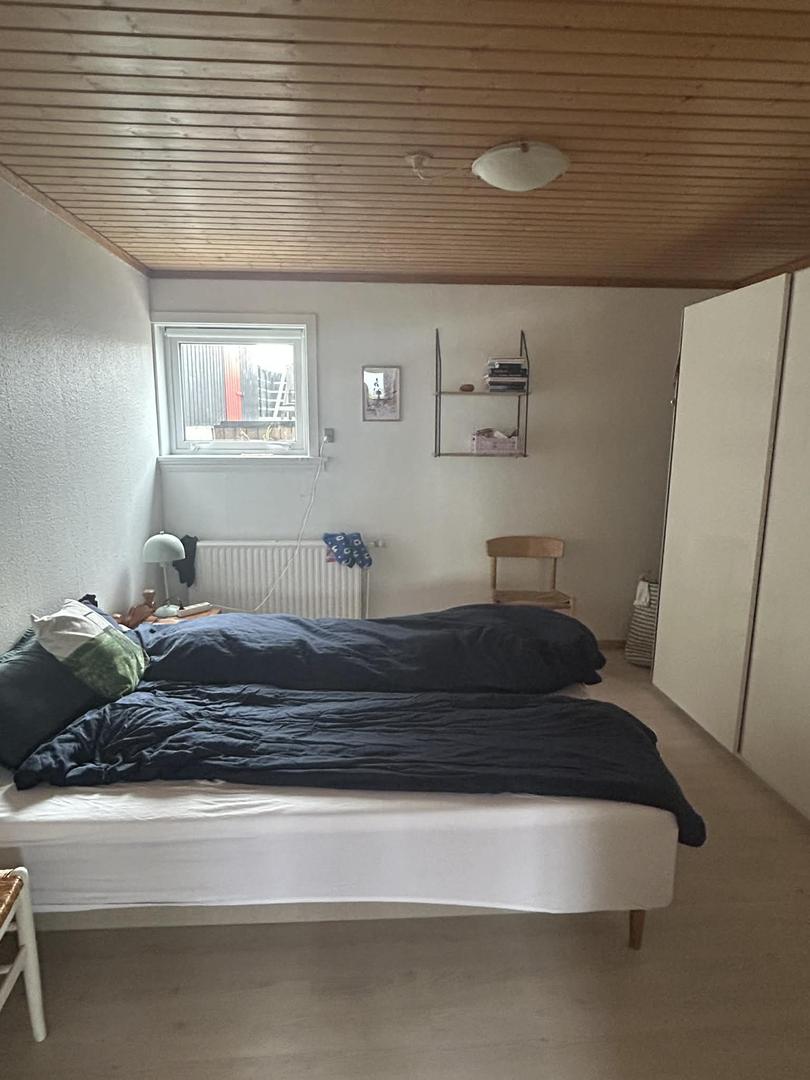 Íbúð nær Hoyvíkstjørn til leigu