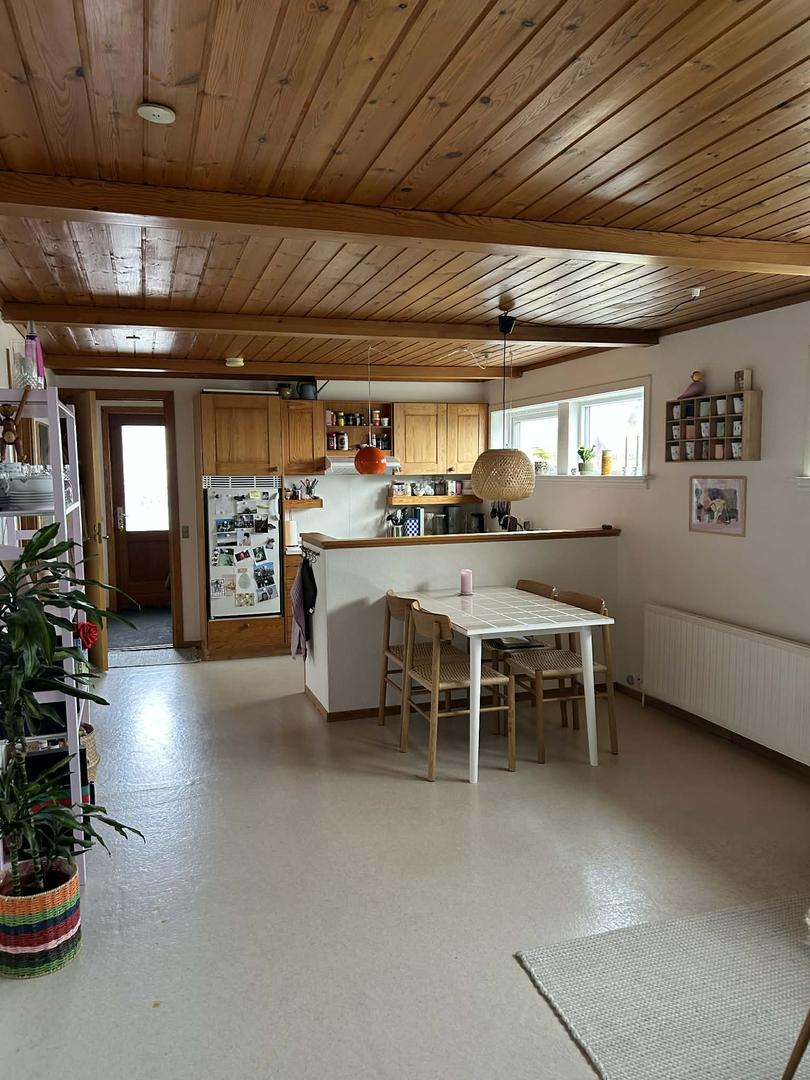 Íbúð nær Hoyvíkstjørn til leigu