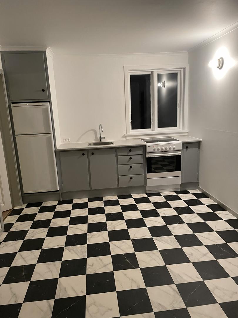 Skrivstovuhølir mitt í Havn til leigu