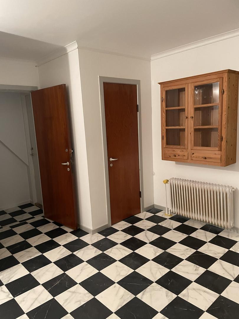 Skrivstovuhølir mitt í Havn til leigu