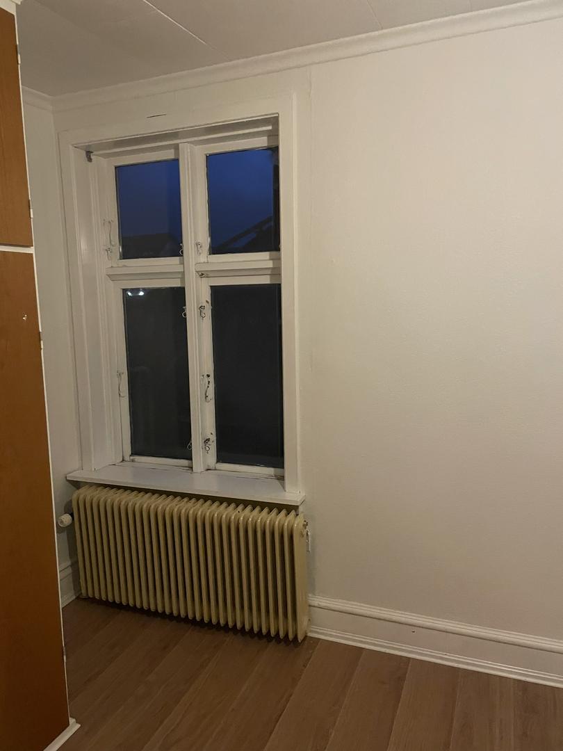 Skrivstovuhølir mitt í Havn til leigu