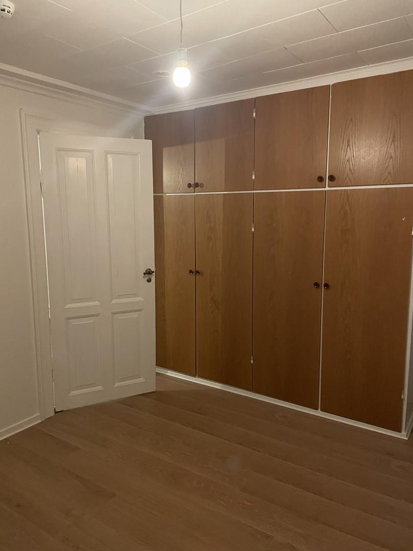 Skrivstovuhølir mitt í Havn til leigu