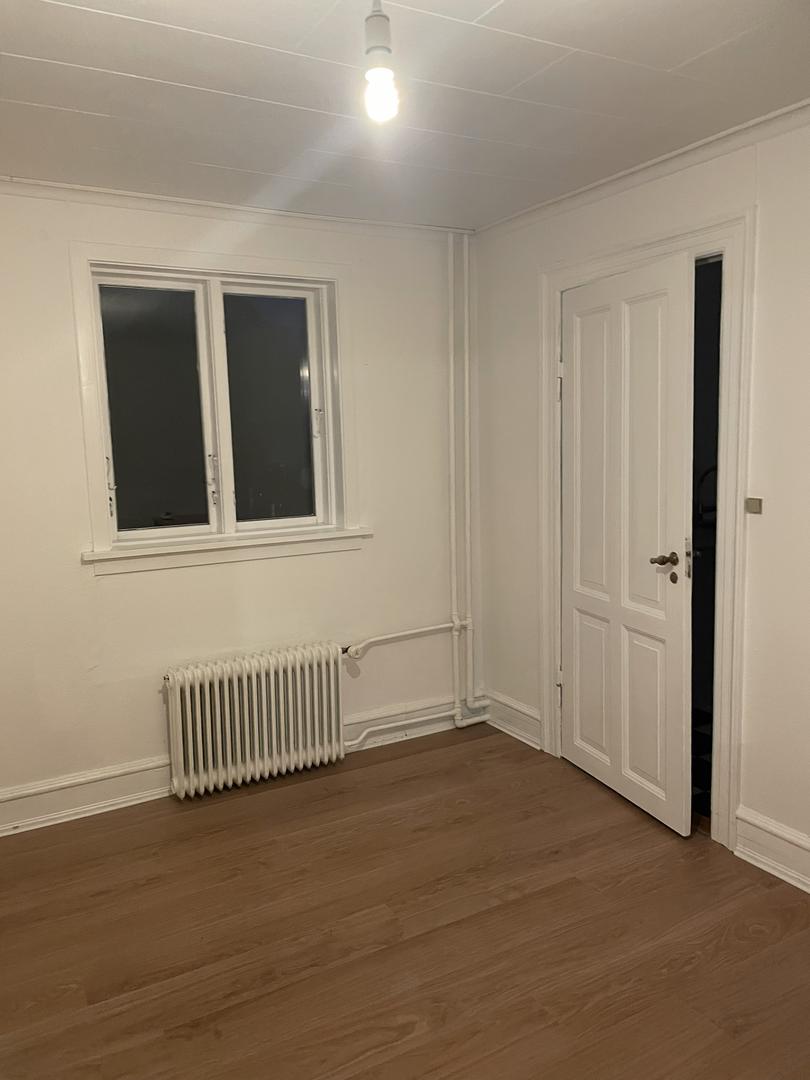 Skrivstovuhølir mitt í Havn til leigu